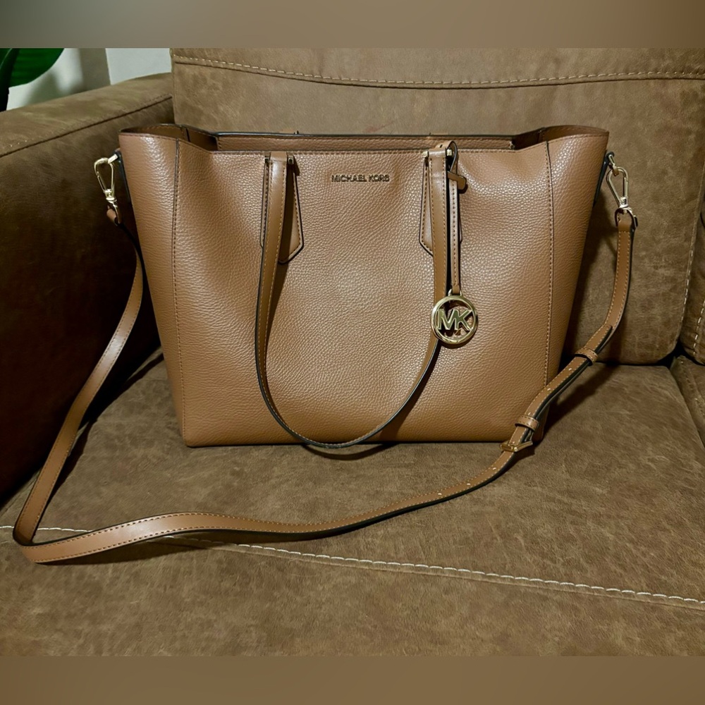 Michael Kors 3 in 1 Large Jet Set Tote. - Picture 10 of 10